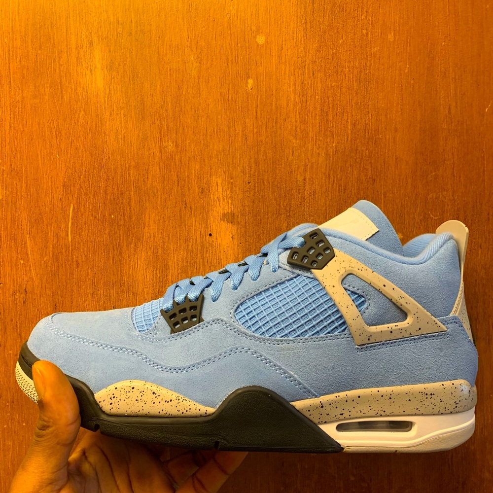UNC Jordan 4 Brand new in box